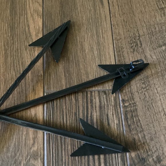 Three Arrows Metal Wall Decor - Picture 5 of 9